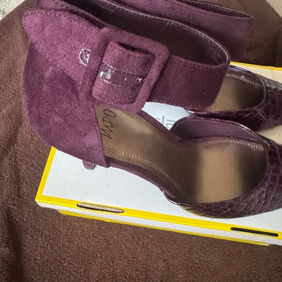 Pretty in plum Impo shoes! - Picture 3 of 5
